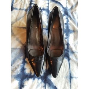 CALVIN KLEIN Leather Pointed Toe Pumps - Size 9